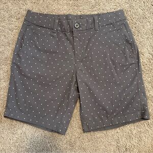Columbia PFG Size 4 Women’s Grey Polkadot Shorts Pockets Bermuda 8in Inseam